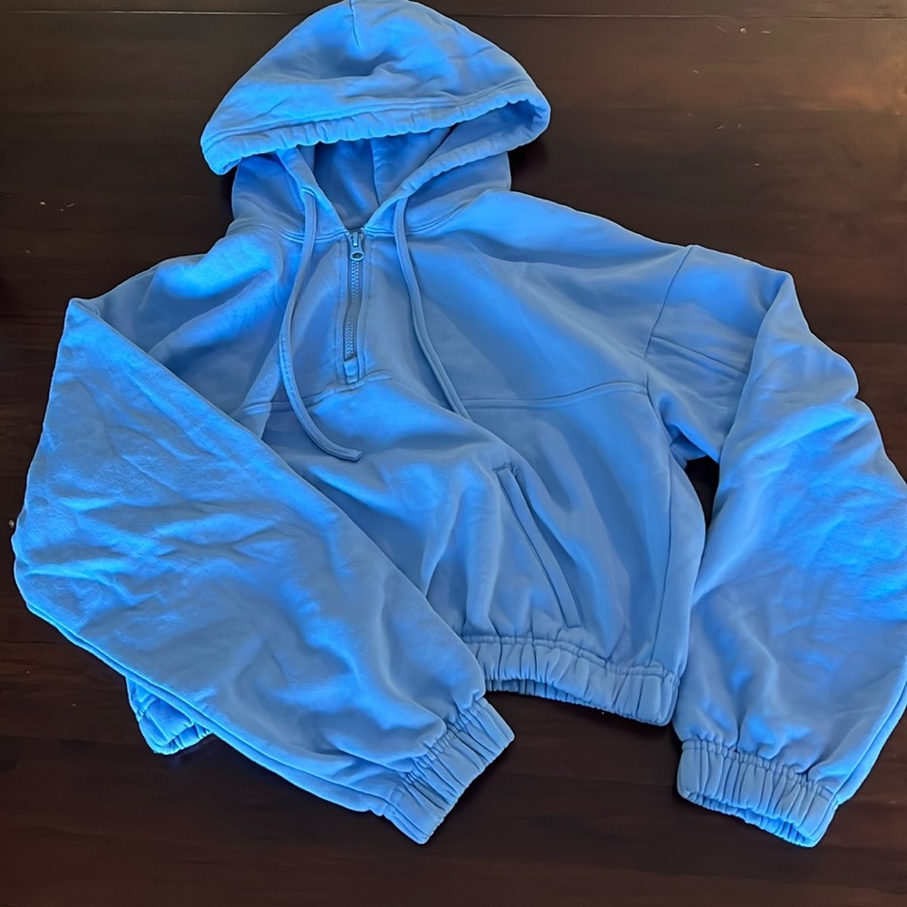 Alo Yoga Cropped Sweatshirt, Size Xs, Blue